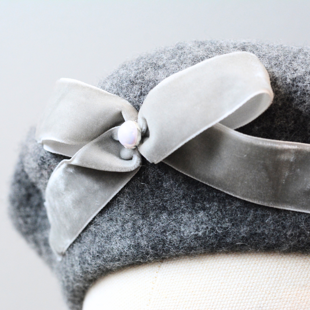 Bow Beret in Charcoal