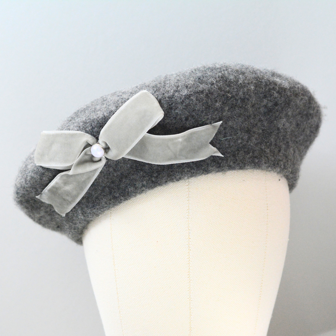 Bow Beret in Charcoal